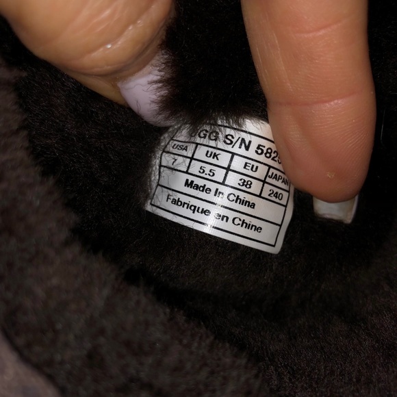 UGG Classic Short Boots - Picture 5 of 10